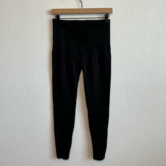 Assets By Spanx High Waisted Seamless Shaping Pull-On Leggings Very Black 1X - Picture 8 of 9